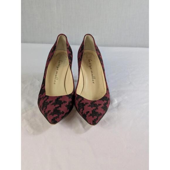 Bettye Muller Houndstooth Maroon Black Fabric Pointed Kitten Heels Size 38 SPAIN - Picture 1 of 8